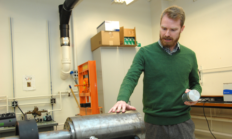 Physics Professor Joe Hooper Honored With Menneken Research Award